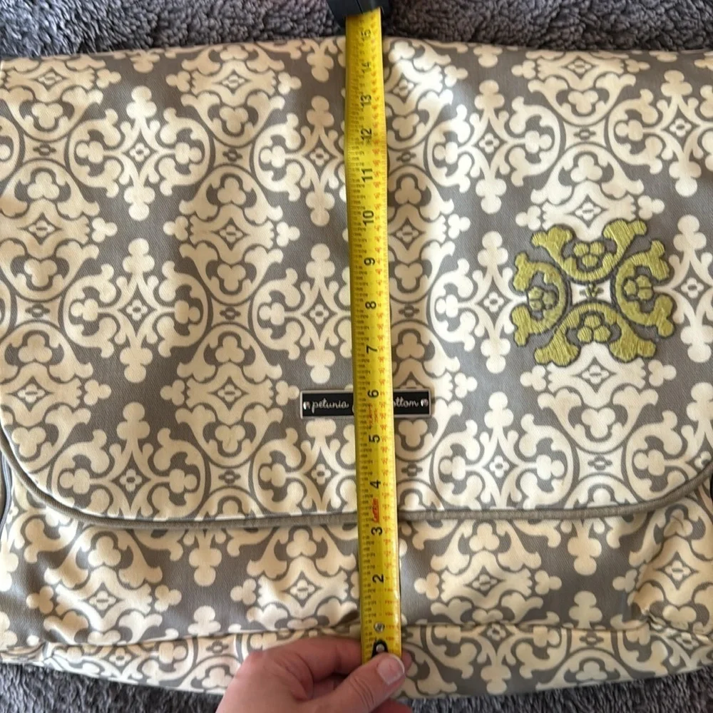 PETUNIA PICKLE BOTTOM Messenger Convertible Diaper Bag